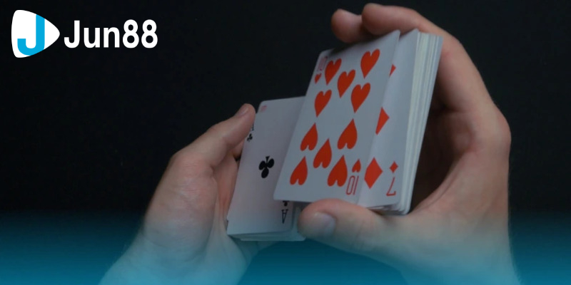 Luyện tập thường xuyên để tăng kỹ thuật Overhand Shuffle