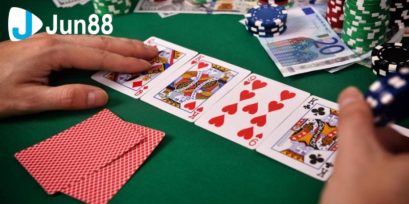 Overhand Shuffle là cách xào bài gian lận khá đơn giản cho người bắt đầu