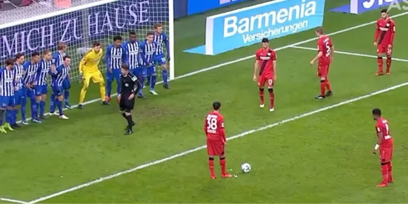 Đá phạt gián tiếp là gì? Luật và cách thực hiện chuẩn xác 4 Hướng dẫn thực hiện và quy tắc cú sút phạt gián tiếp